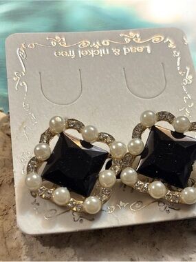 Pearl-Trim Black Faceted Square Earrings